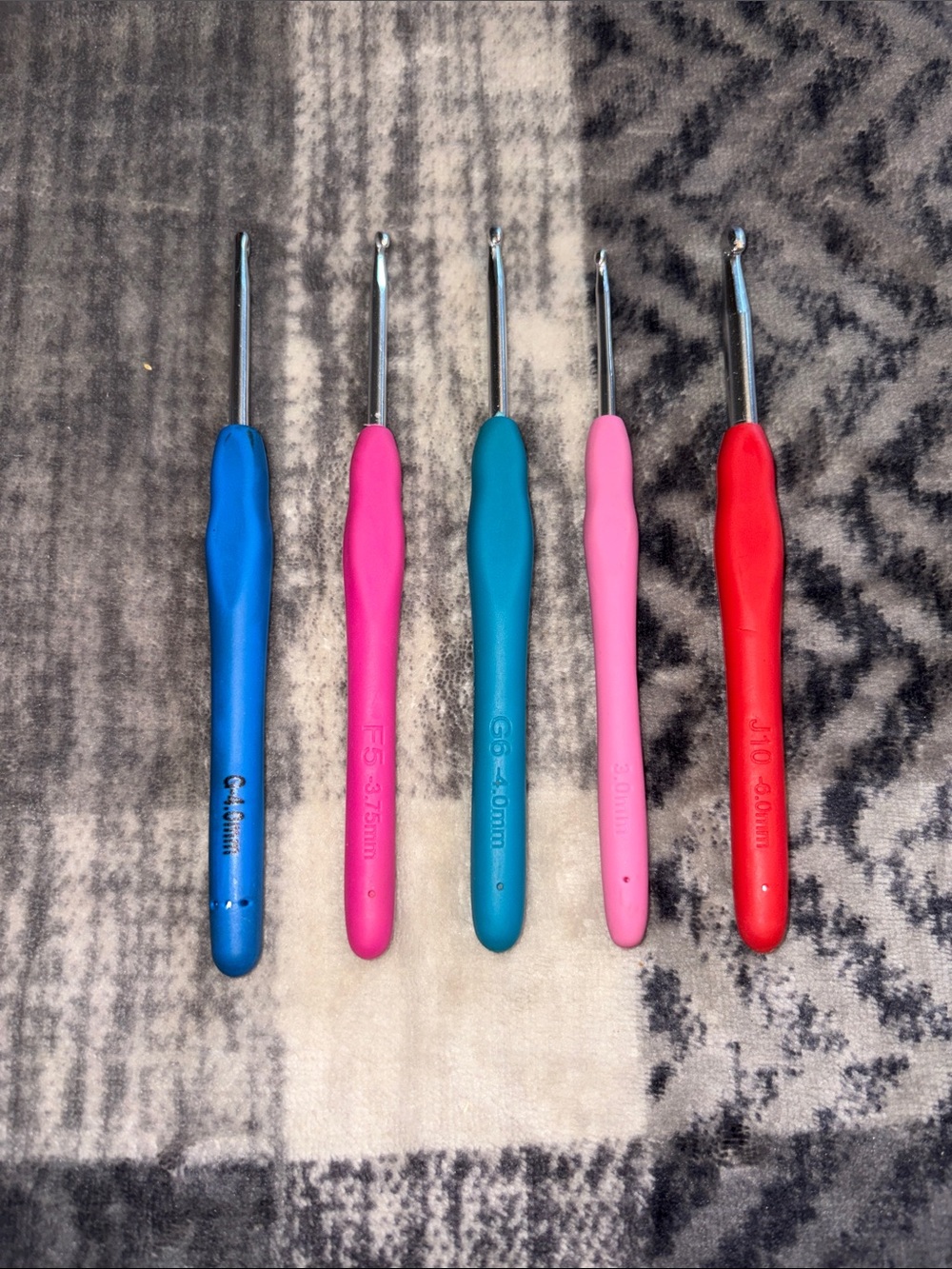 Colorful Ergonomic Crochet Hook Set - Blue, Pink, Teal, Red